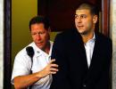 Former NFL star Aaron Hernandez commits suicide in jail cell