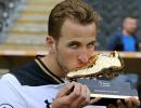 Tottenham's Kane wins Golden Boot again