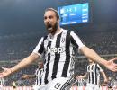 Juve score twice in last five minutes to sink 10-man Inter