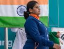 Indo-Pak athletes make peace at Asian Games