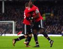 PHOTOS: United ease past Everton, Liverpool clinch late win