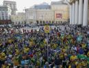 PHOTOS: Brazilian fans bring carnival to Moscow square