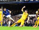 EPL PHOTOS: Everton cruise to victory, Newcastle rout Saints