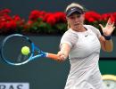 American teen Anisimova stuns Wang, Tomic crashes out