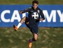 Neymar's slim shoulders carry Brazil's burden of hopes