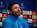 Win and they can fight over Messi's shirt, says PSV coach Van Bommel