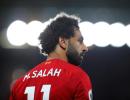 Football Extras: Salah comforts star-struck fan