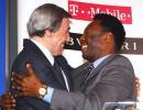 Pele pays tribute to 'goalkeeper with magic' Banks