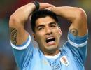 Suarez appeals for penalty for handball by goalkeeper