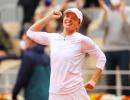 Swiatek faces Barty challenge in French Open defence