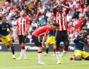 EPL PHOTOS: Saints bring United down to earth in draw