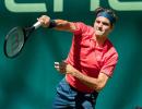 Federer wins on return to grass in Halle