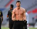 Bayern's Lewandowski breaks Mueller's 49-year record