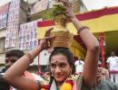 Sindhu offers prayers at Mahankali temple ahead of CWG