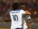 PIX! England ease to win; France keep perfect pace