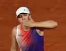 French Open: Swiatek, Sinner, Jabeur ease into 2nd rd