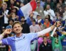 Spectator spits on Belgian Goffin at French Open