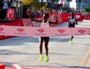 Women's marathon world record shattered in Chicago