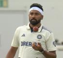 Siraj pays tribute to Thorpe, then crashes England's party