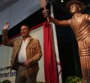 Gavaskar gets emotional seeing his statue at Wankhede!