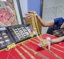 Gold, Silver Shine As Stocks Slip