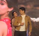 Shreya Sings, Janhvi-Sid Dance!