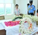 Prez Murmu visits hospital to pay tribute to Shibu Soren