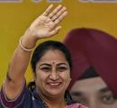 Delhi CM resumes work 2 days after attack