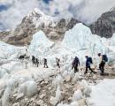 Hiker dies, hundreds stranded on Everest after blizzard