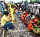 Kurmi protest disrupts train services in Jharkhand; passengers stranded