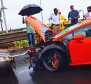Speeding Lamborghini crashes on Mumbai coastal road