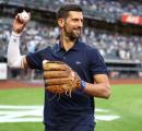 PIX: Djokovic Swaps Racket for Baseball at Yankees Game