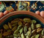 6 Reasons For Adding Cardamom To Your Daily Diet
