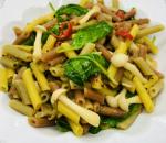 Recipe: Sarab's Penne With Jalapenos, Mushrooms And Sundried Tomatoes.