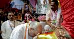 Amitbhai Bows To Lalbaugcha Raja