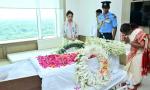 Prez Murmu visits hospital to pay tribute to Shibu Soren