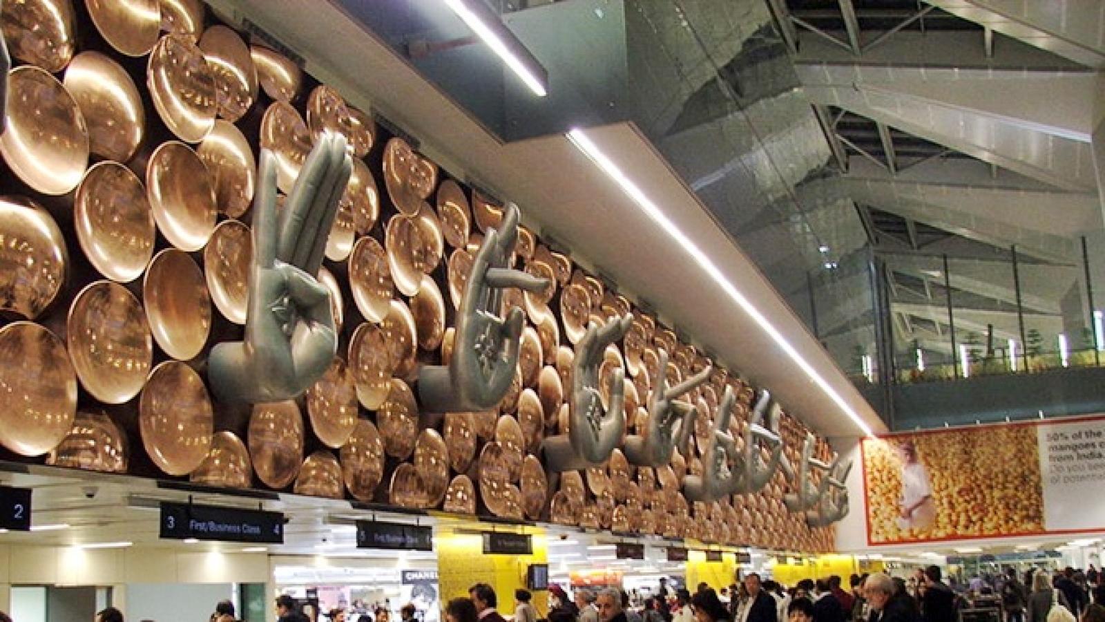 rediff.com - Text Feed - Delhi Airport Bust: Sri Lankans Arrested For Marijuana Smuggling