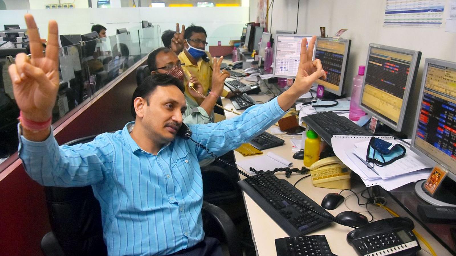 rediff.com - Nandita Malik - Indian Stock Market Rebounds: Sensex Nifty Surge on Banking, Global Cues