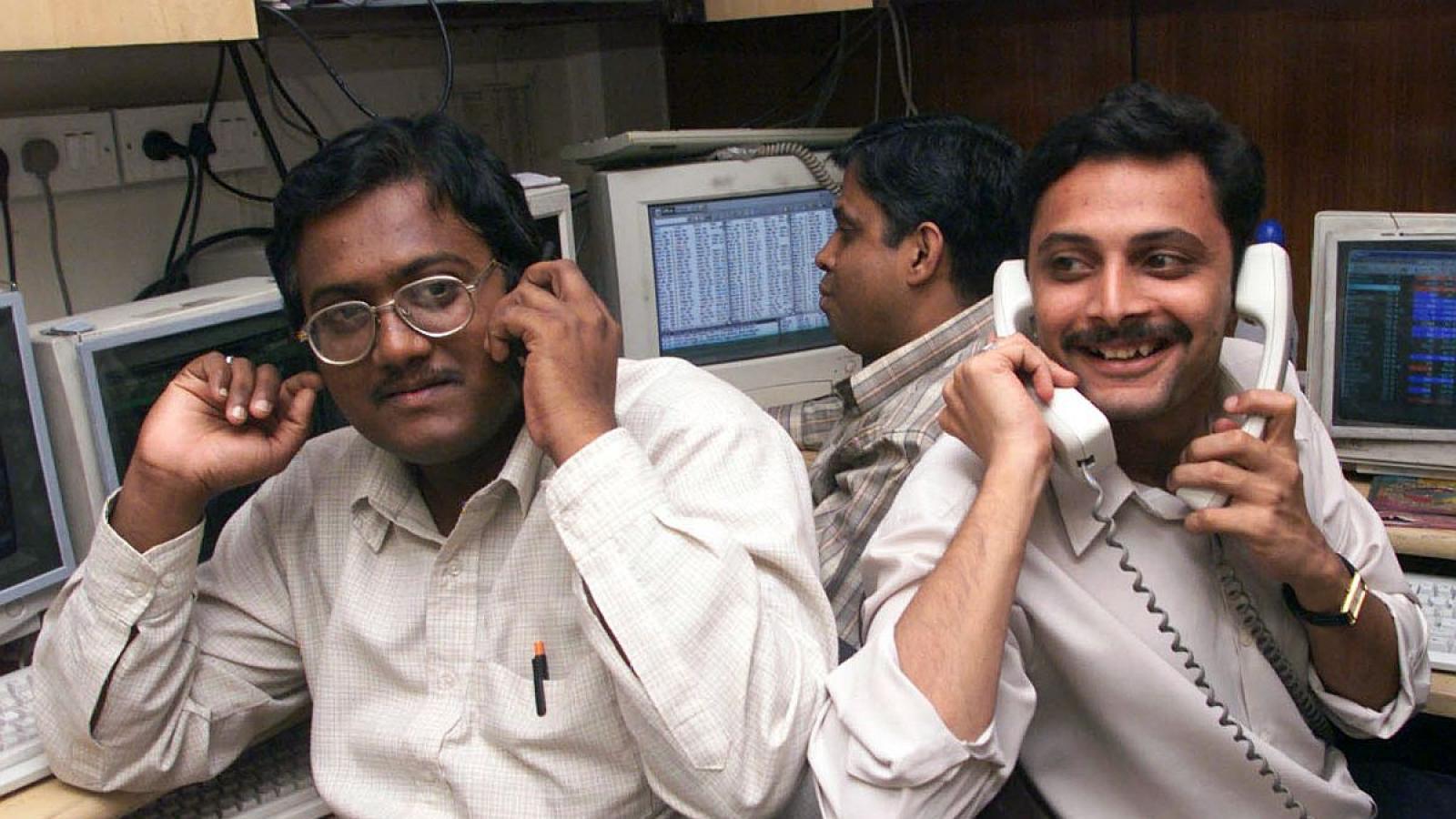 rediff.com - Nandita Malik - Indian Stock Markets Recover Intraday Losses, IT Sector Leads Gains