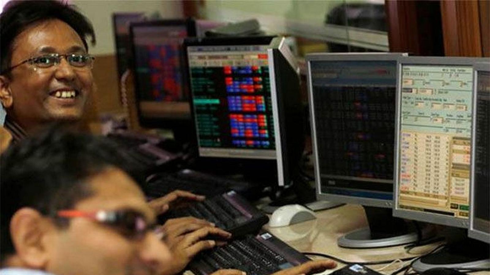 rediff.com - Nandita Malik - Sensex jumps 427 points on buying in metal, auto shares