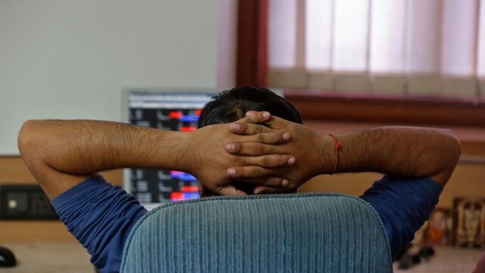 rediff.com - Nandita Malik - Sensex sheds 436 pts on profit booking in bank, oil shares