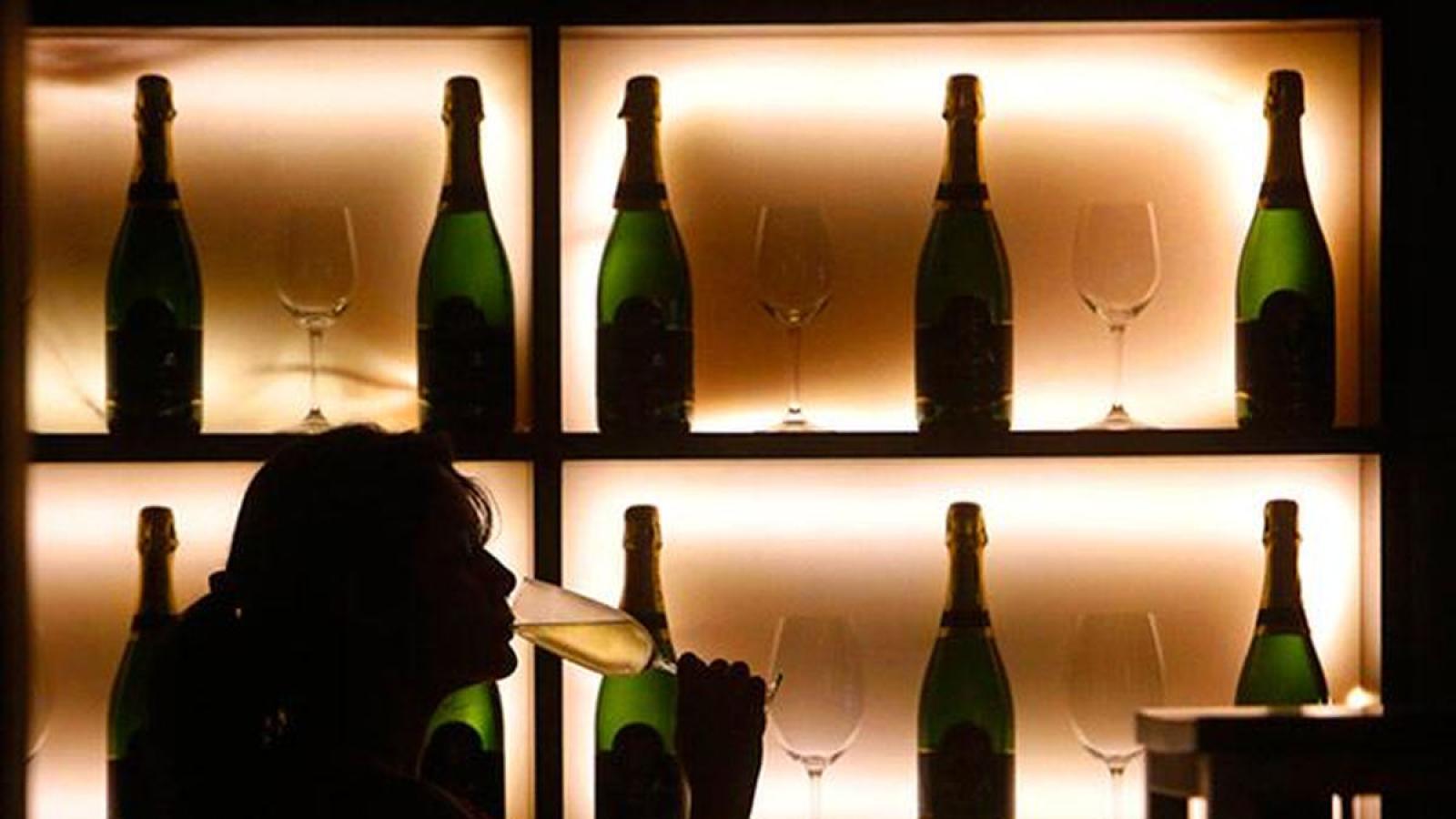 rediff.com - Aneek Chatterjee - Liquor firms in Telangana buckle under unpaid state bills