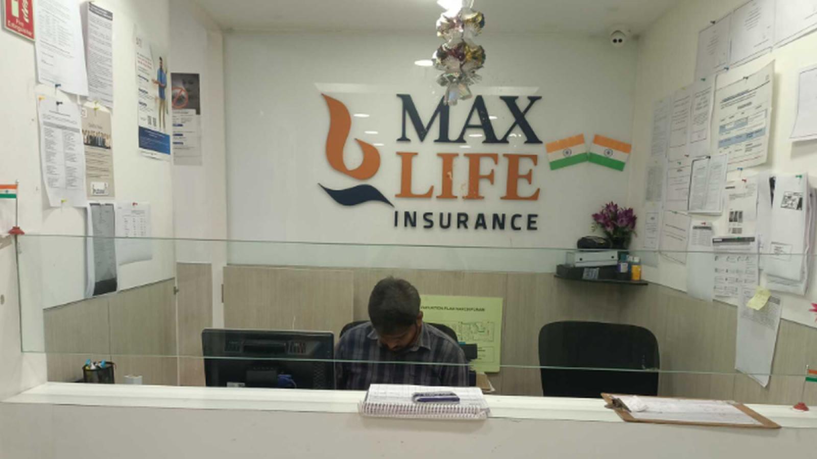 rediff.com - Nandita Malik - Axis Max Life aims to be 'breakout No. 3' in life insurance: MD & CEO