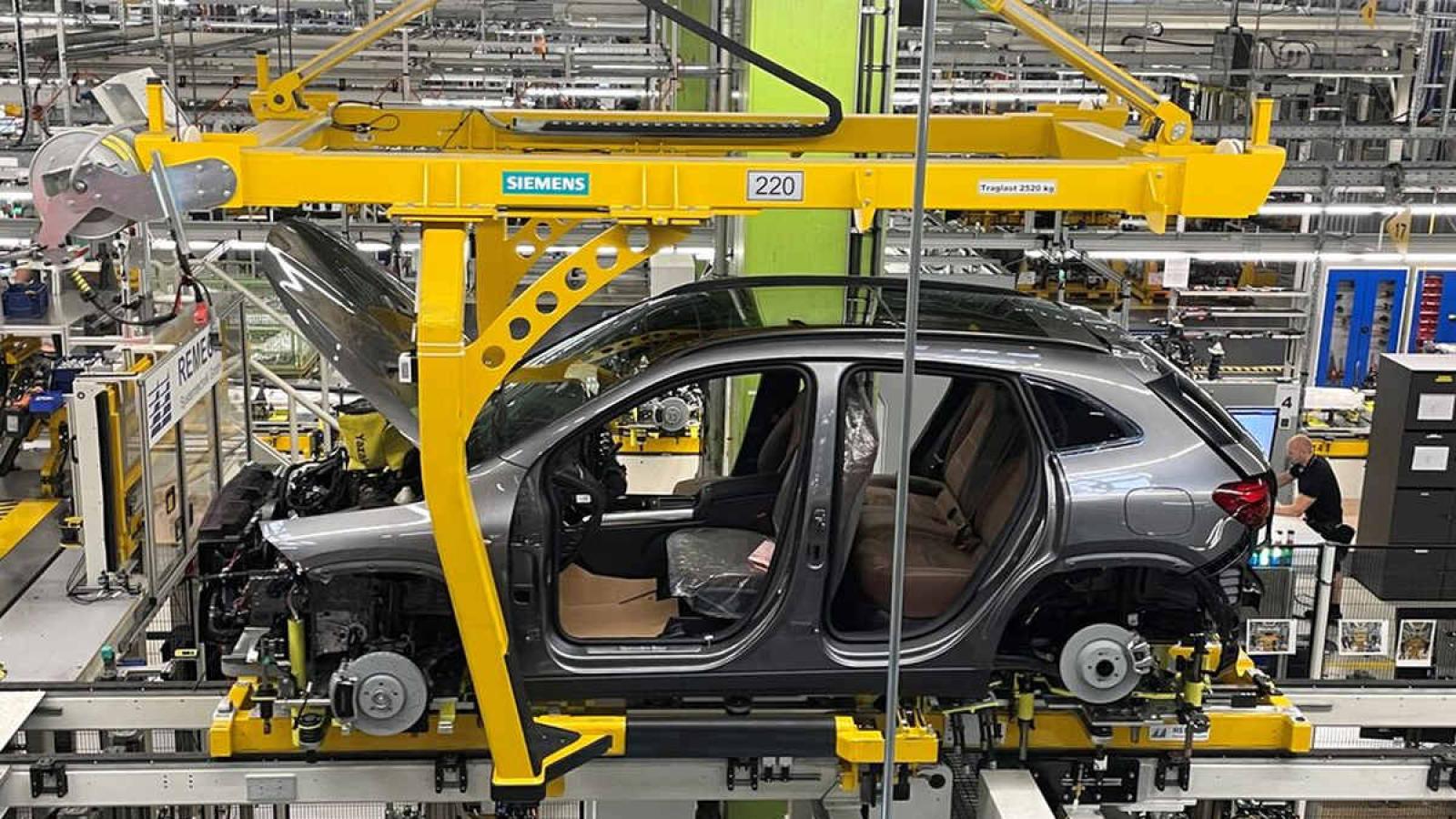 rediff.com - Nandita Malik - India Auto Sales Surge: Passenger Vehicles, Two-Wheelers See Double-Digit Growth in April