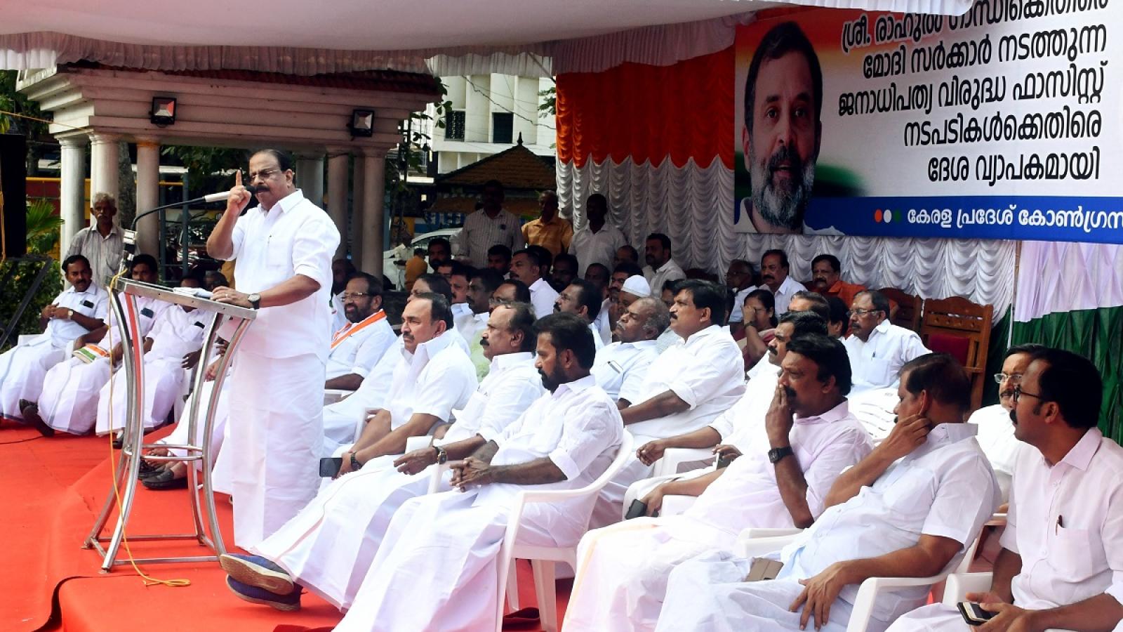 rediff.com - Text Feed - Kerala CPI(M) Feud: Veteran Communist G Sudhakaran's Defiance Deepens