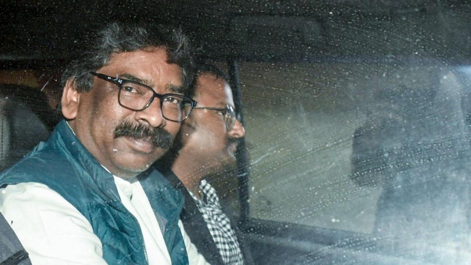 rediff.com - Text Feed - Vice President Attends IIM Ranchi Convocation, Launches Innovative VR Learning Tool