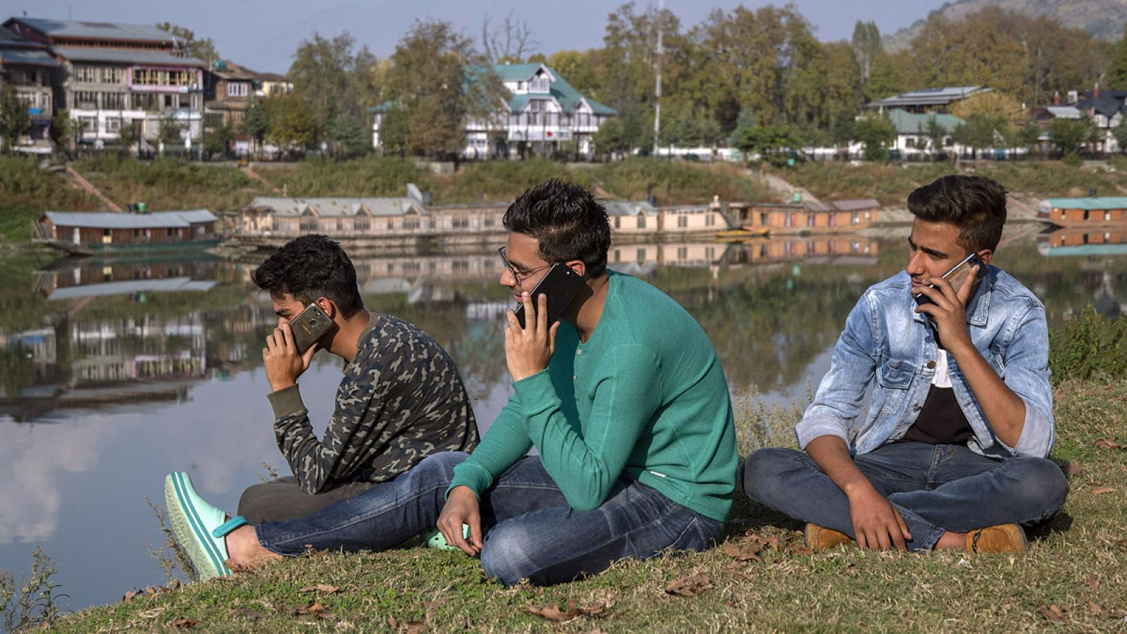 rediff.com - Senjo M R - Decoding govt order on active SIM link for WhatsApp, other apps