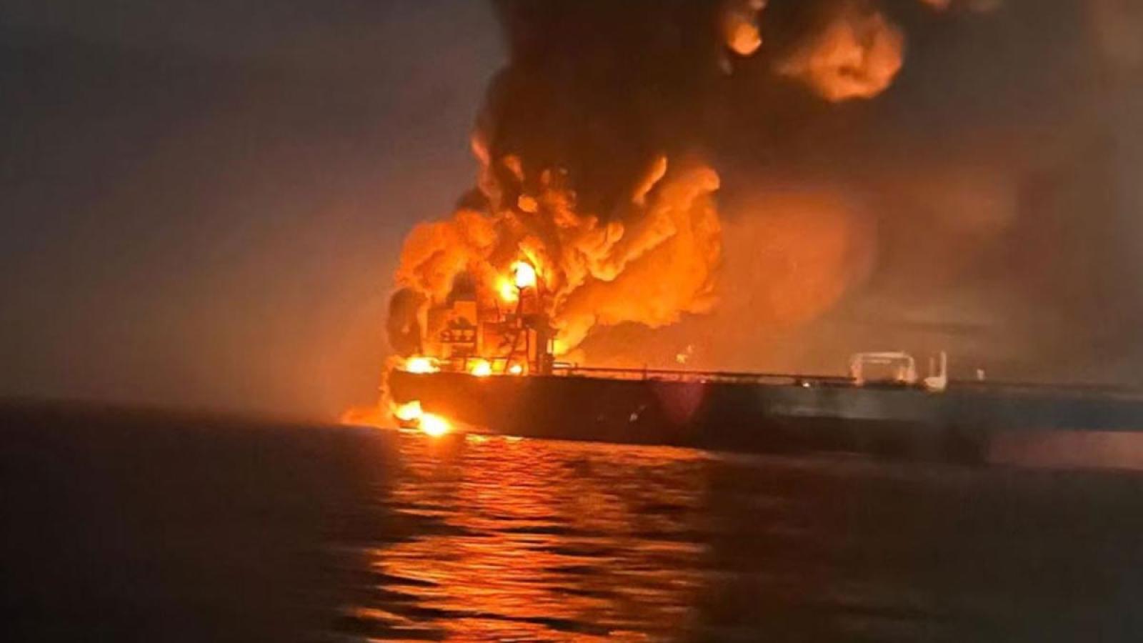rediff.com - Senjo M R - Ukraine's underwater drones hit 2 Russian oil tankers in Black Sea