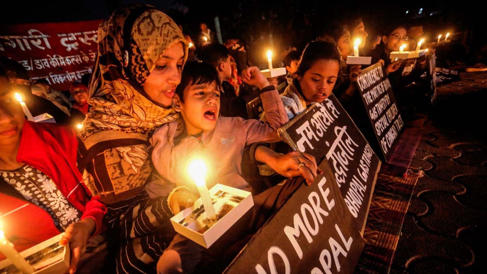 rediff.com - Senjo M R - Bhopal gas anniversary rally sparks row over effigy; organisers booked