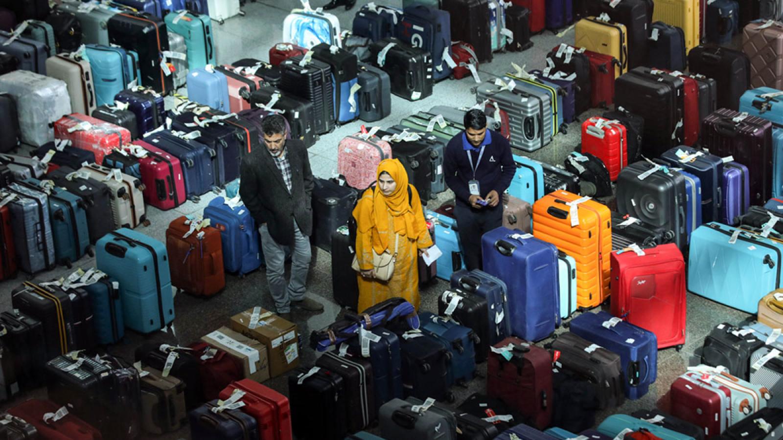 rediff.com - SYED FIRDAUS ASHRAF - IndiGo Must Be Broken Up Into 3 Or 4 Airlines